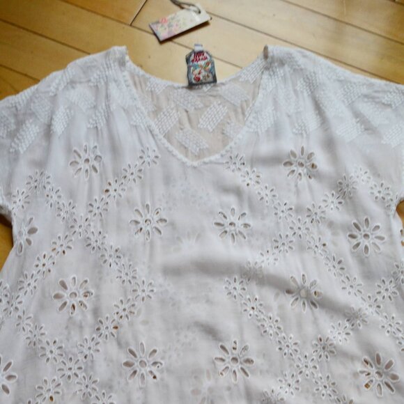 Johnny Was White Embroidered Eyelet Venetia Tunic Top Size L NWT - Picture 5 of 16